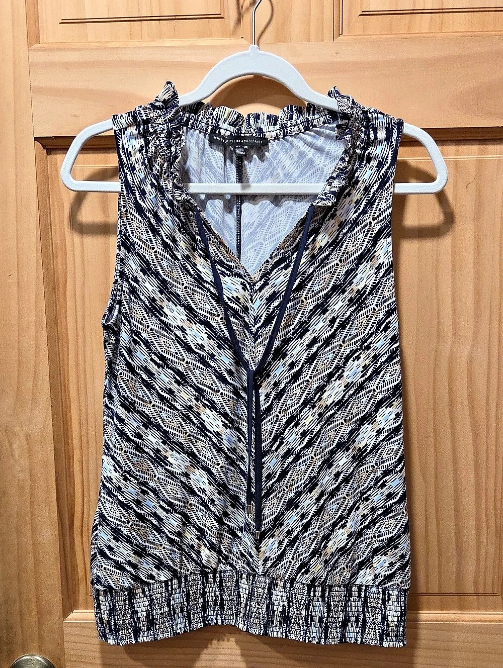 White House Black Market Abstract Sleeveless Blouse Extra Small